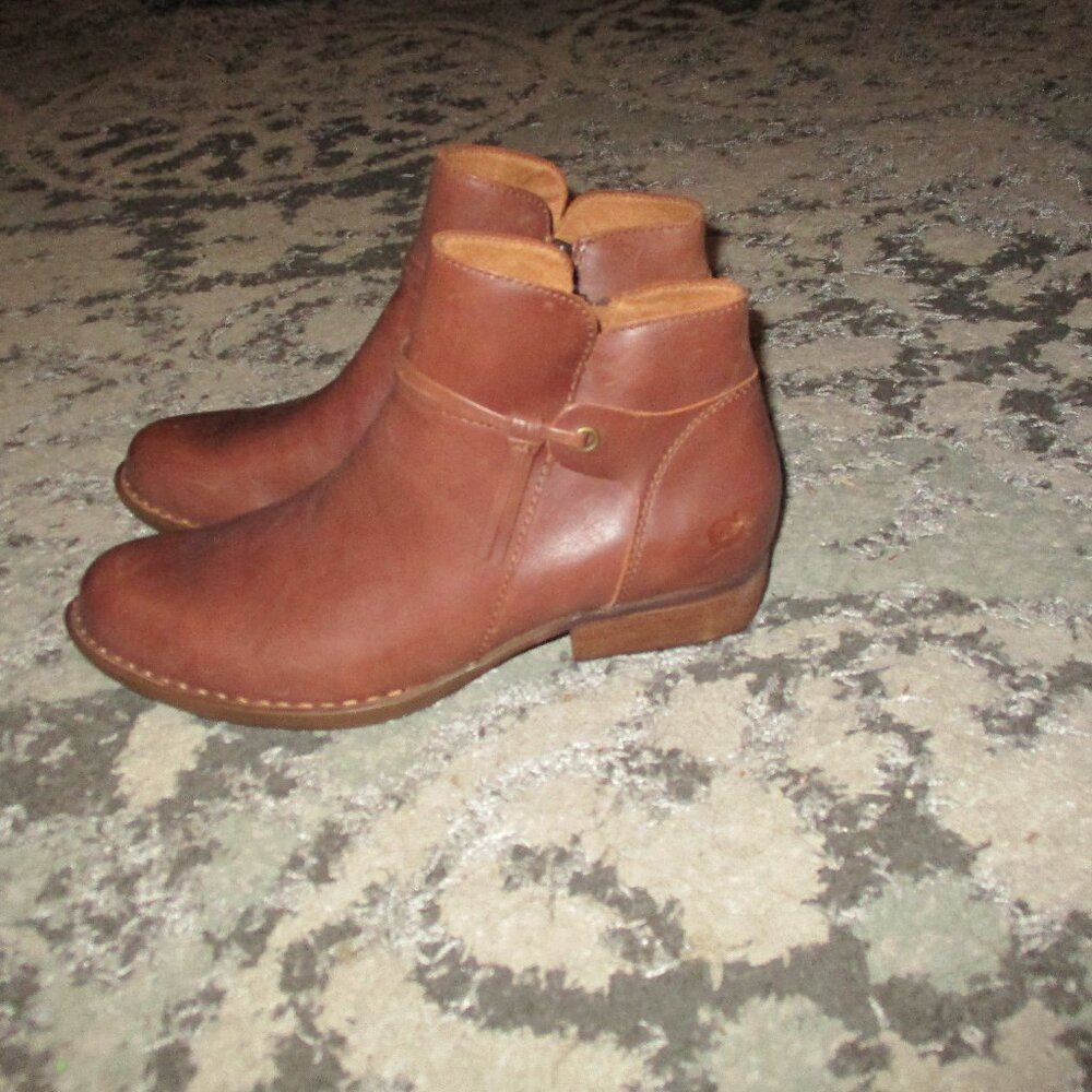 Born Kimmie Brown Ankle Boots 9